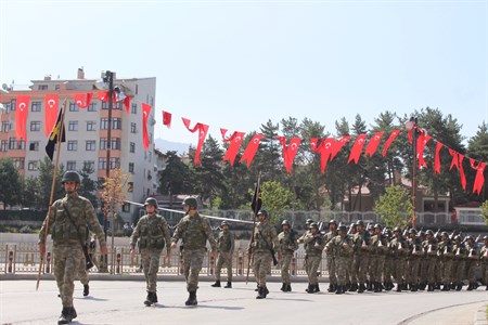 Erzurum’da genis güvenlik tedbirleri altinda 30 Agustos provasi yapildi