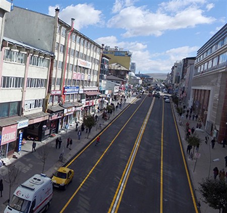 Büyüksehir kentin tarihi Cumhuriyet Caddesi’ni yeniliyor