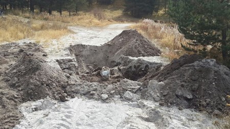 Senkaya’da yola tuzaklanan patlayici imha edildi