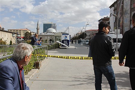 Otobüs duraginda unutulan bavullar, polisi alarma geçirdi