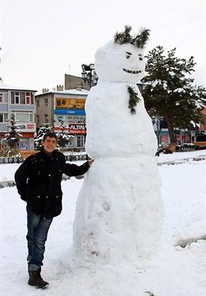 Erzurum’da 3 metrelik ‘Dadas Kardan Adam’