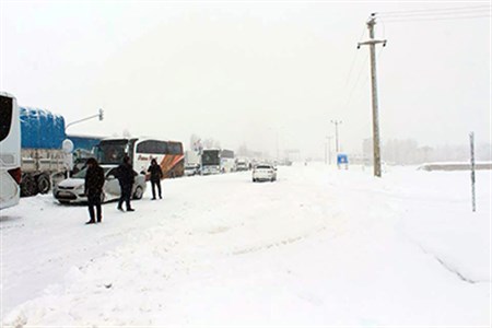 Erzurum-Agri karayolu yogun kar yagisi sebebiyle trafige kapatildi