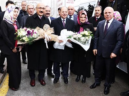 Bakan Elvan Türkiye’de yatirim birincisi olan Sekmen’i tebrik etti