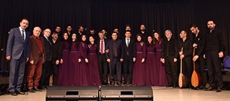 Büyüksehir Belediyesi Türk Halk Müzigi Korosu, kahramanlik türkülerini seslendirdi