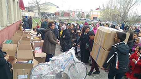 Ögrencilerin hayalindeki hediyeler, Istanbul’dan geldi