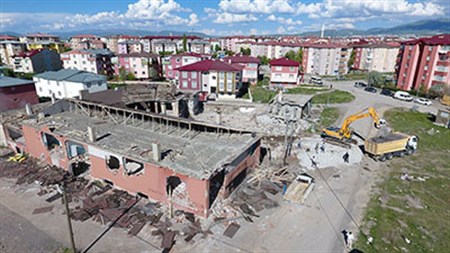 Aziziye metruk yapilardan temizleniyor