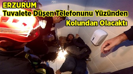 Tuvalet deligindeki telefonunu alirken kolundan oluyordu