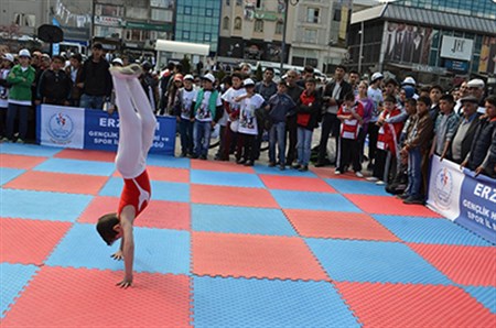 Bu yaz gençlik spora doyacak