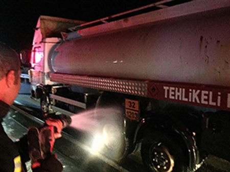 Seyir halindeki tanker aniden alev aldi