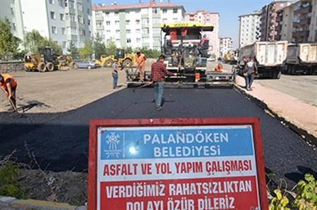 Belediye Baskani Bulutlar, asfalt çalismalarini inceledi