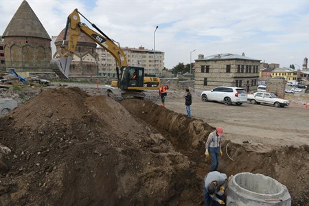 Üç Kümbetler projesi alani çok hareketli