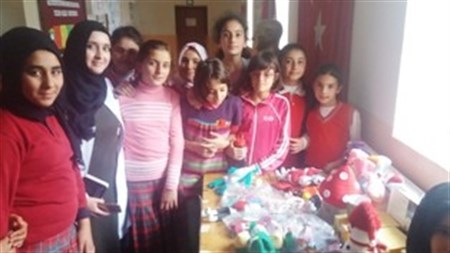 Dadas Ortaokulu’ndan lösemili çocuklar yararina kermes