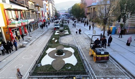 Cumhuriyet Caddesi göz kamastiriyor