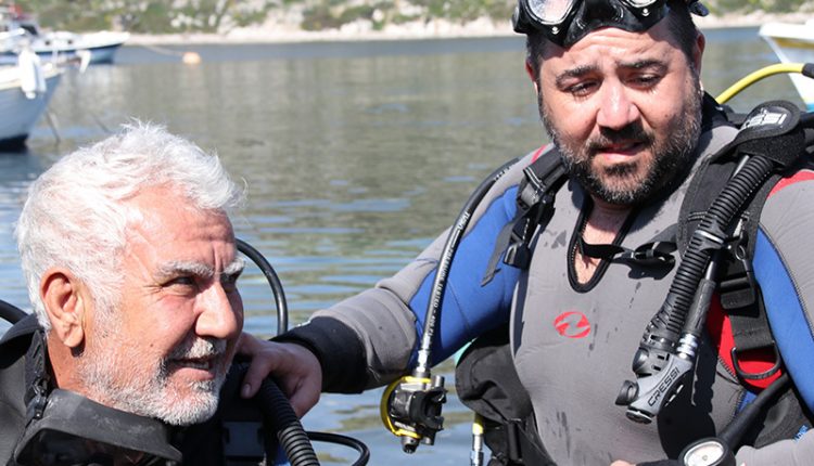 Ata Demirer Bodrum’da deniz temizligi yapti