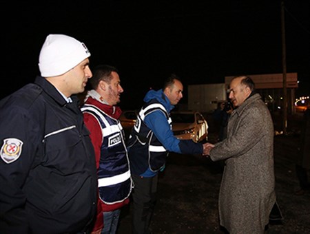 Vali Azizoglu yeni yili asker ve polislerle karsiladi