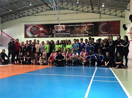 Badminton rüzgari liselerde esti