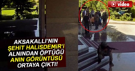 Aksakalli Halisdemir’i alnindan böyle öptü