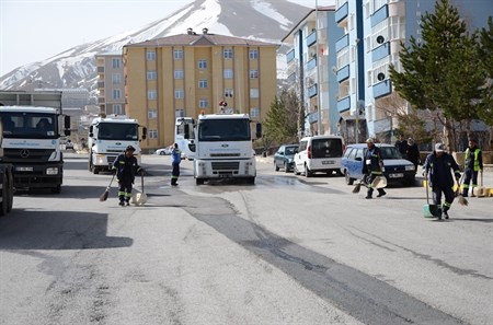 Palandöken Belediyesi bahar temizligine basladi