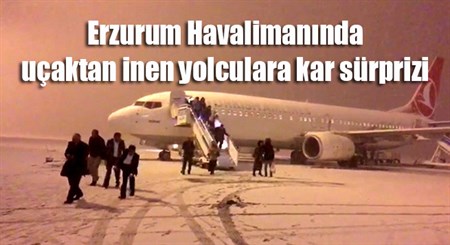 Erzurum Havalimaninda uçaktan inen yolculara kar sürprizi