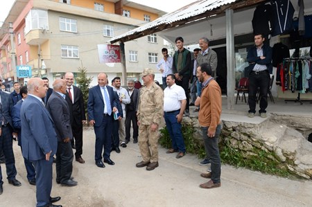 Vali Azizoglu ilçe ziyaretlerini sürdürüyor