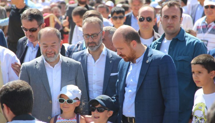 Bilal Erdogan, Türk Oyunlari Festivali’nin kapanis programina katildi