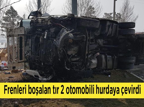 Frenleri bosalan tir 2 otomobili hurdaya çevirdi