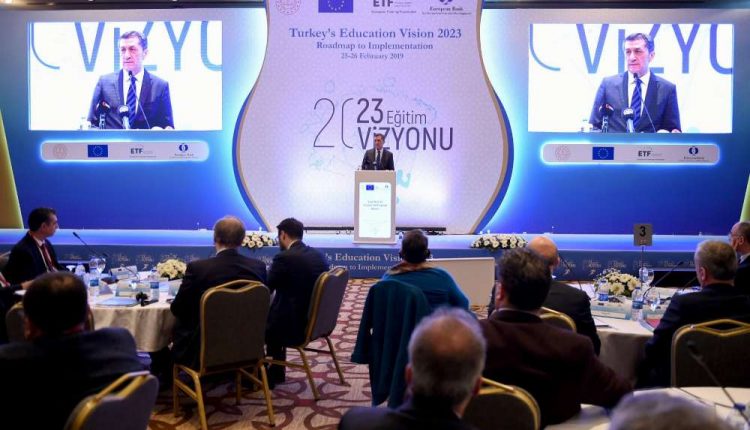 Rektör Çomakli, 2023 Egitim Vizyonu Çalistayina katildi