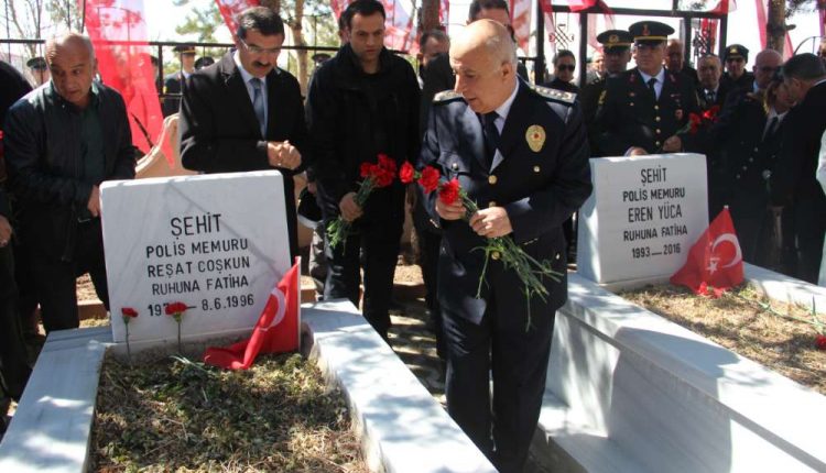 Sehitler mezarlari basinda anildi