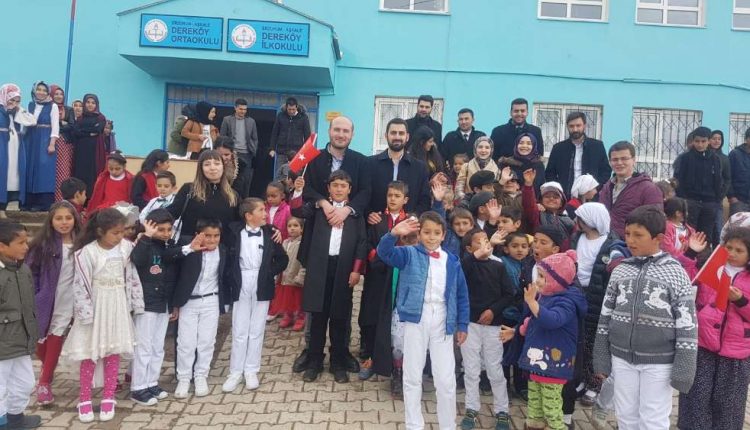 Hukukçular, köy çocuklarini sevindirdi