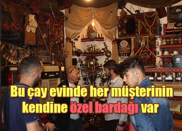 Bu çay evinde her müsterinin kendine özel bardagi var