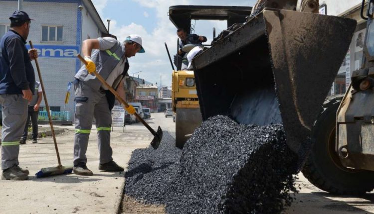 Yakutiye’de bozuk yollar onariliyor