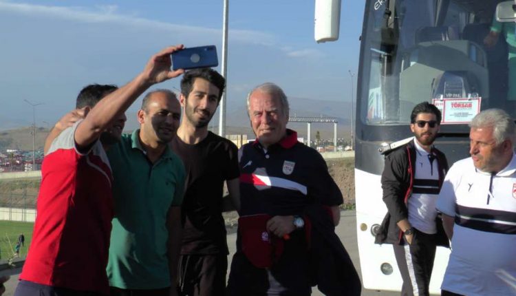 Mustafa Denizli’nin takimi Traktör FC Erzurum’da kampa girdi