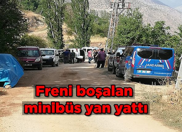 Freni bosalan minibüs yan yatti