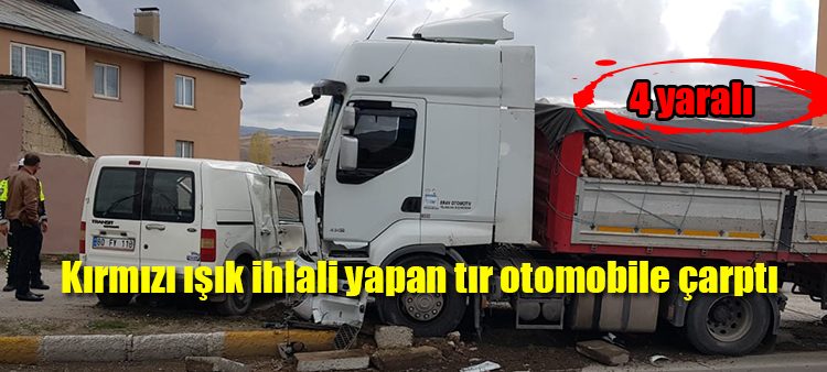 Kirmizi isik ihlali yapan tir otomobile çarpti: 4 yarali