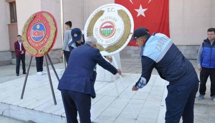 Cumhuriyetin 96. yil dönüm etkinlikleri çelenk sunuyla basladi