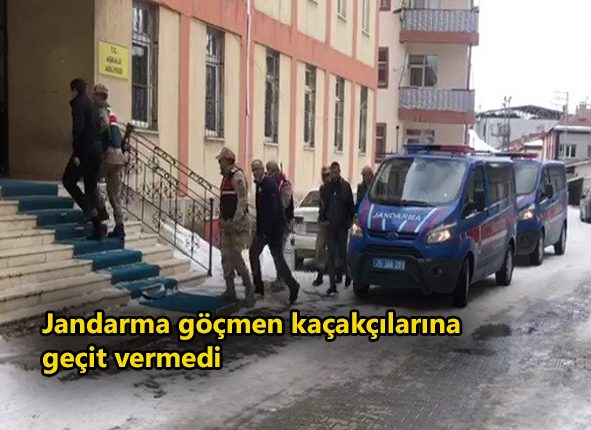 Jandarma göçmen kaçakçilarina geçit vermedi