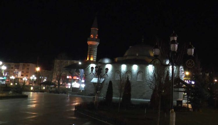 Erzurum’da camilerden dualar yükseliyor