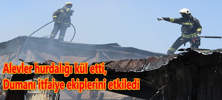 Alevler hurdaligi kül etti, dumani itfaiye ekiplerini etkiledi