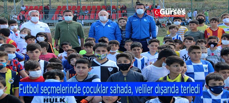 Futbol seçmelerinde çocuklar sahada, veliler disarida terledi