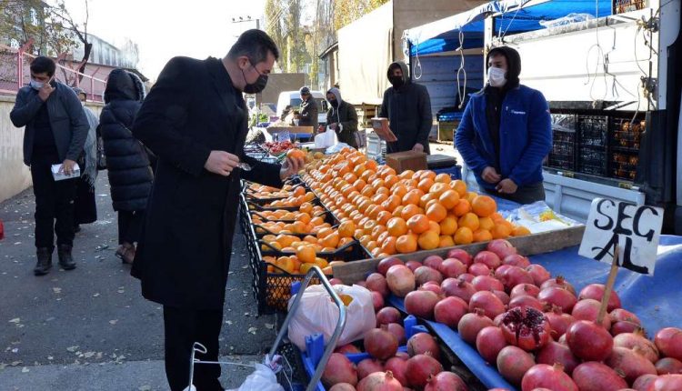 Valiyi pazarda gören esnafin saskinligi