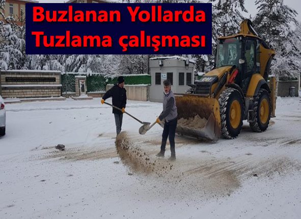 Buzlanan yollarda tuzlama çalismasi