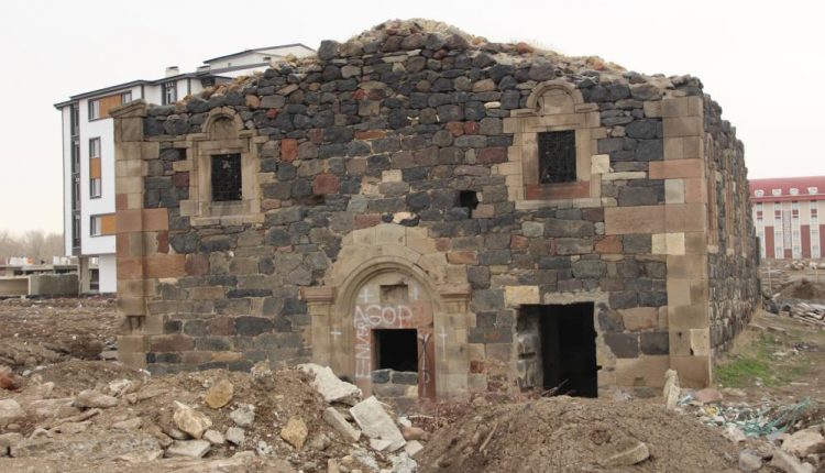 Almanya’daki sahibi izin vermeyince 230 yillik kilise ortada kaldi