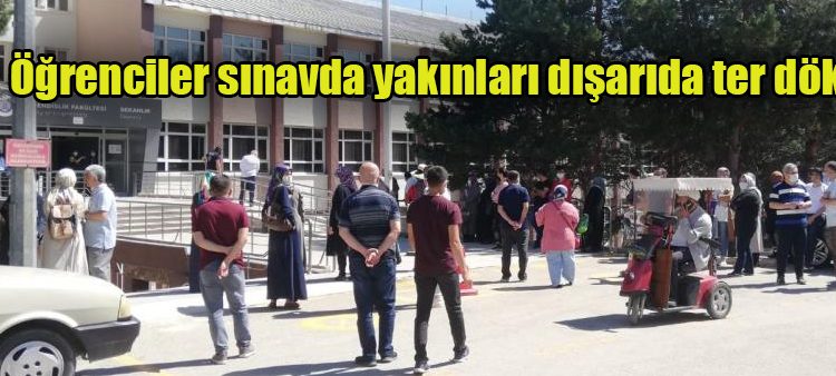 Ögrenciler sinavda yakinlari disarida ter döktü