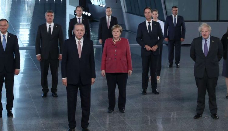 Cumhurbaskani Erdogan, NATO Liderler Zirvesi’nde aile fotografi çekildi