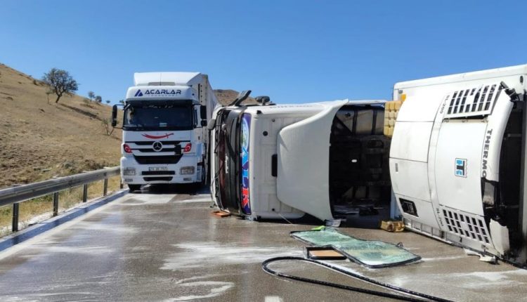 Kontrolden çikan tir yan yatti: 1 yarali