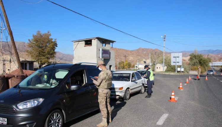 jandarma ekipleri yol kontrollerine devem ediyor